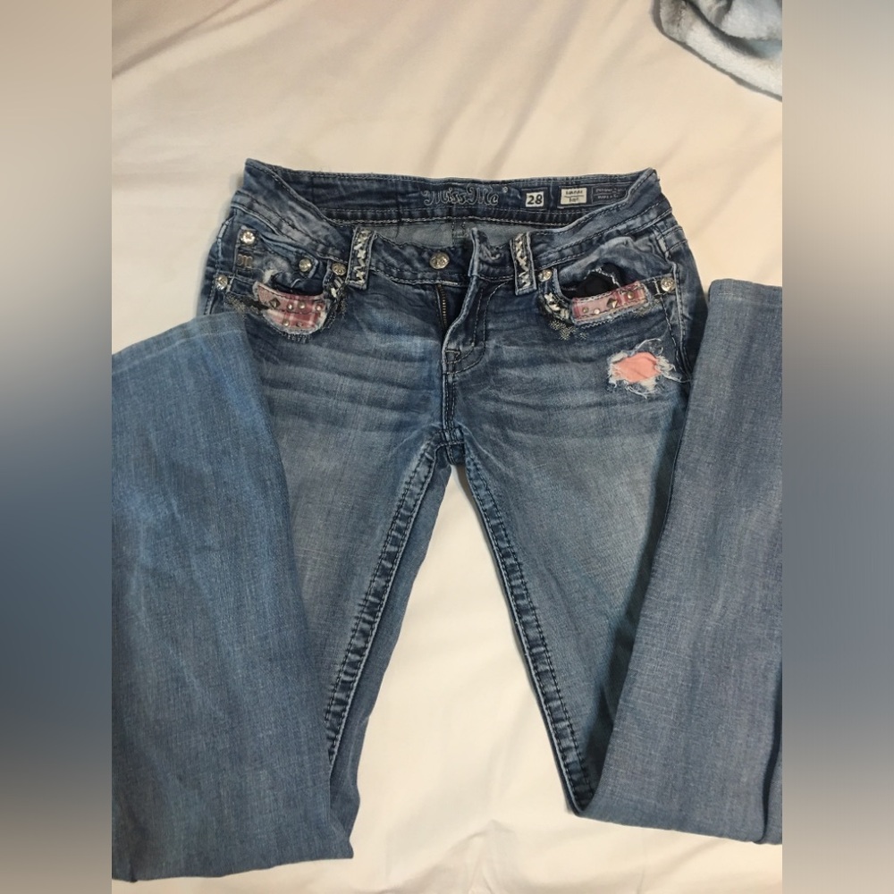 28 Miss Me Jeans Flare